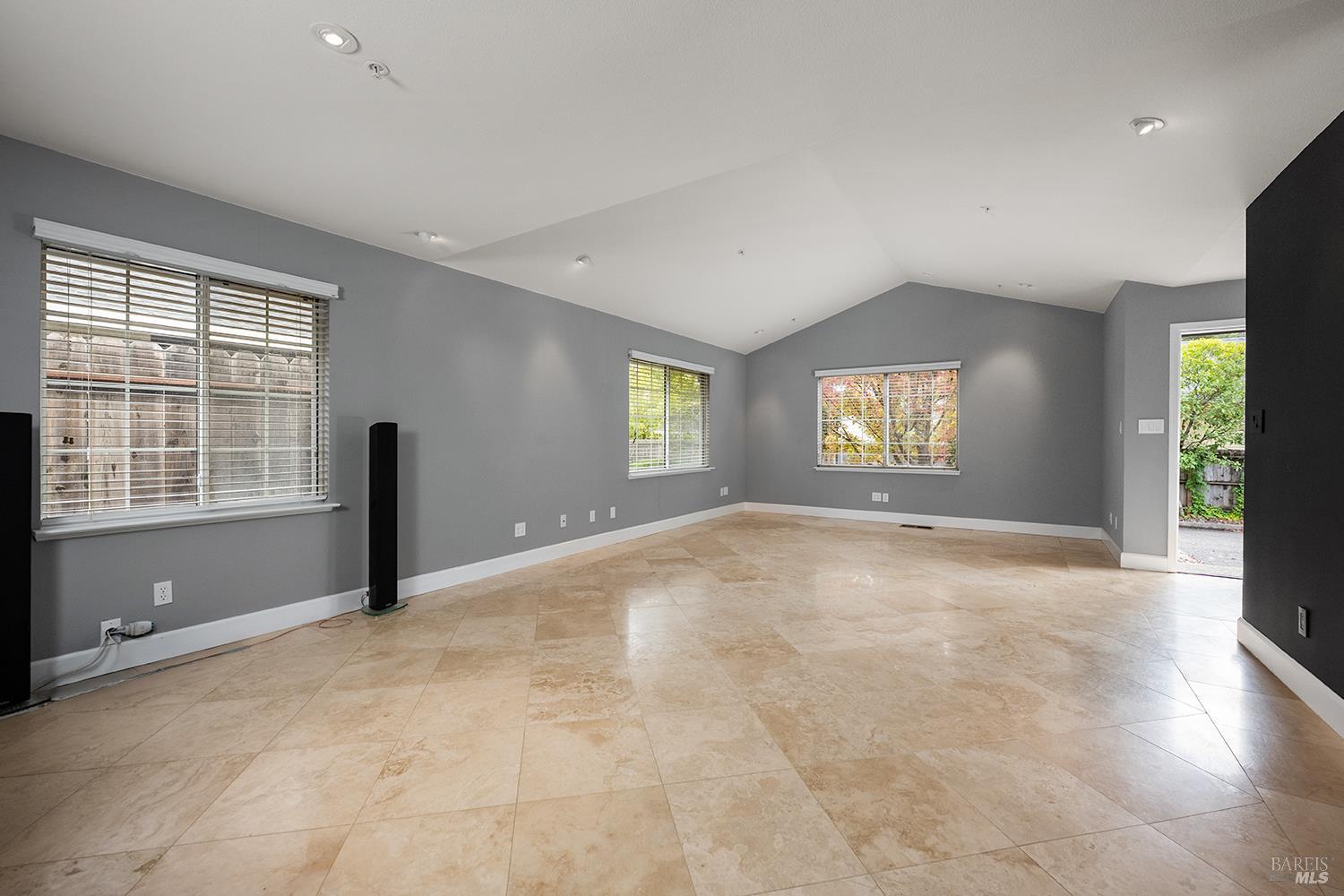 Detail Gallery Image 13 of 43 For 431 University St, Healdsburg,  CA 95448 - – Beds | – Baths