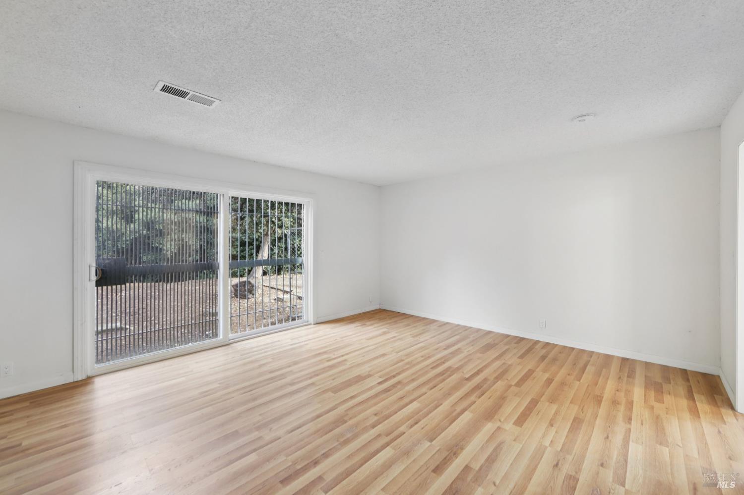 Detail Gallery Image 15 of 46 For 240 Parkview Ter, Vallejo,  CA 94589 - 3 Beds | 2/1 Baths