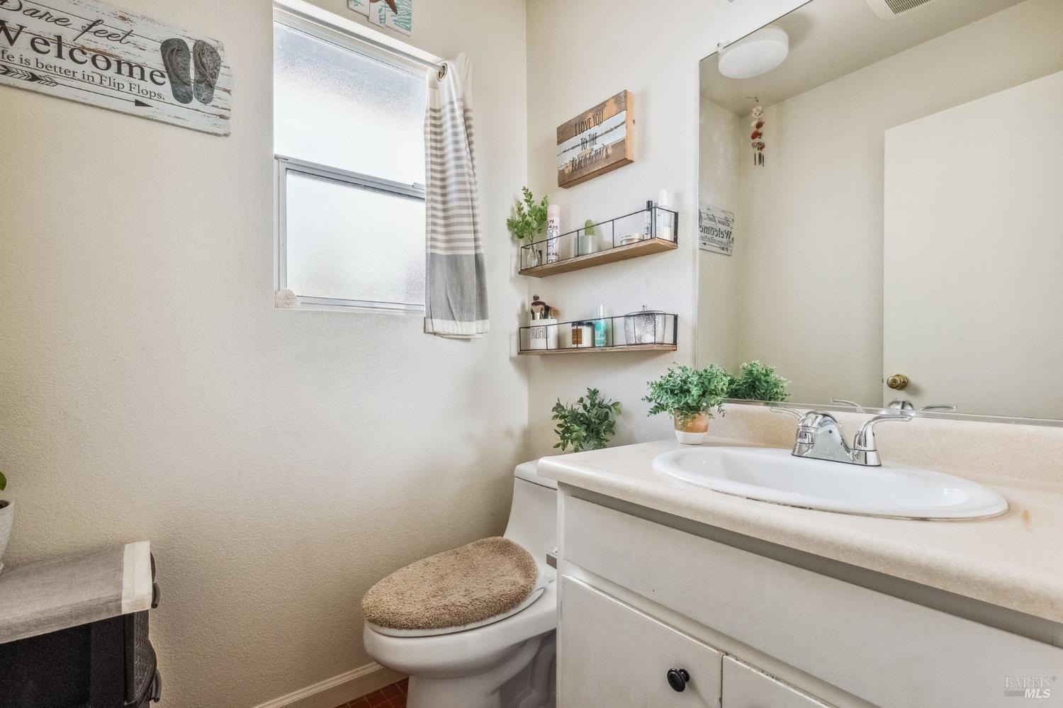 Detail Gallery Image 14 of 26 For 118 Garden Circle Way, Cloverdale,  CA 95425 - 3 Beds | 1/1 Baths