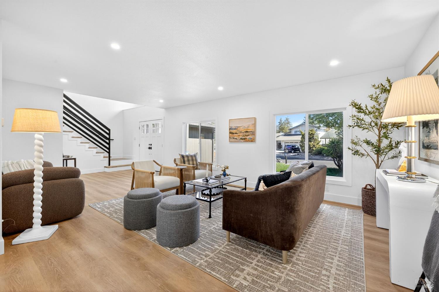 Detail Gallery Image 10 of 67 For 690 Holly Ave, Rohnert Park,  CA 94928 - 5 Beds | 3 Baths