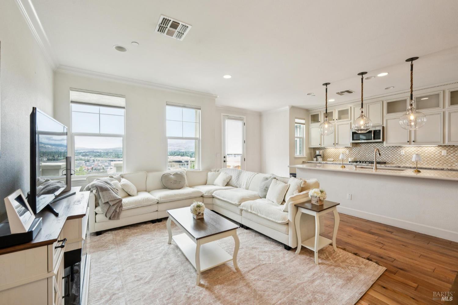 303 Jacquelyn Ln