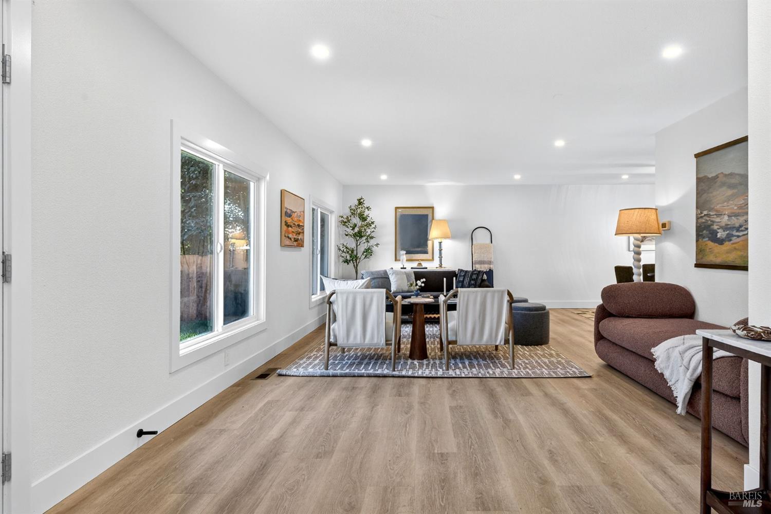 Detail Gallery Image 7 of 67 For 690 Holly Ave, Rohnert Park,  CA 94928 - 5 Beds | 3 Baths