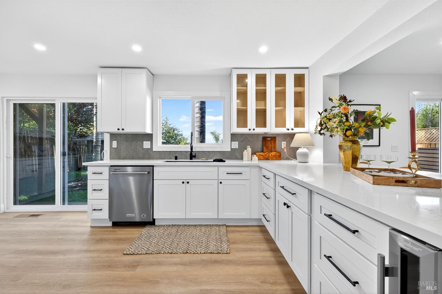 Detail Gallery Image 24 of 67 For 690 Holly Ave, Rohnert Park,  CA 94928 - 5 Beds | 3 Baths