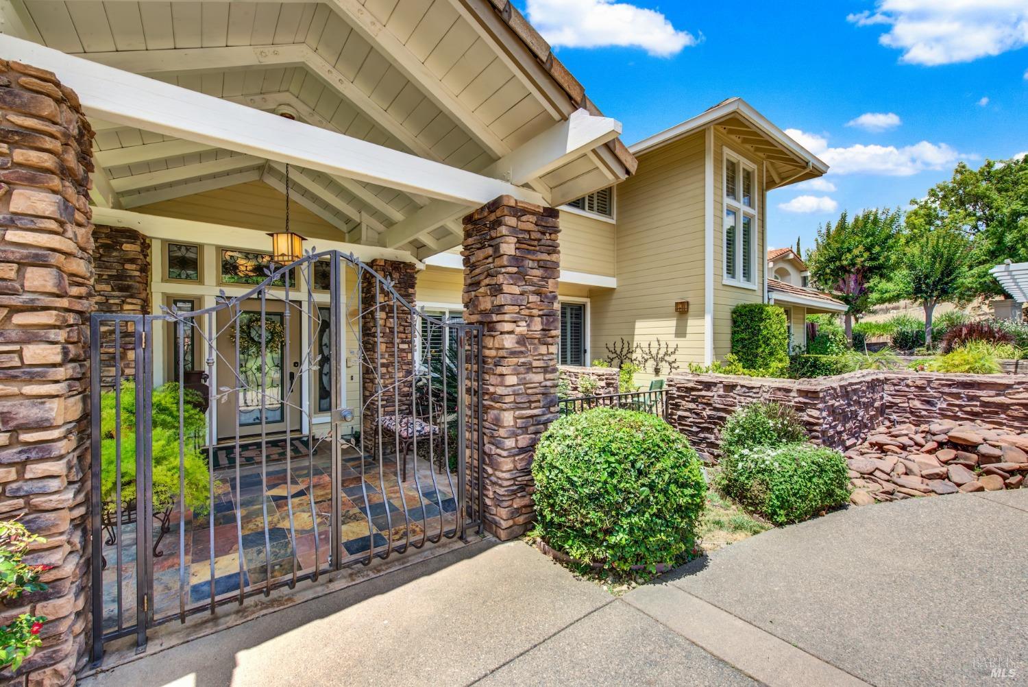 Detail Gallery Image 12 of 99 For 1009 Cypressridge Pl, Fairfield,  CA 94534 - 5 Beds | 4/1 Baths