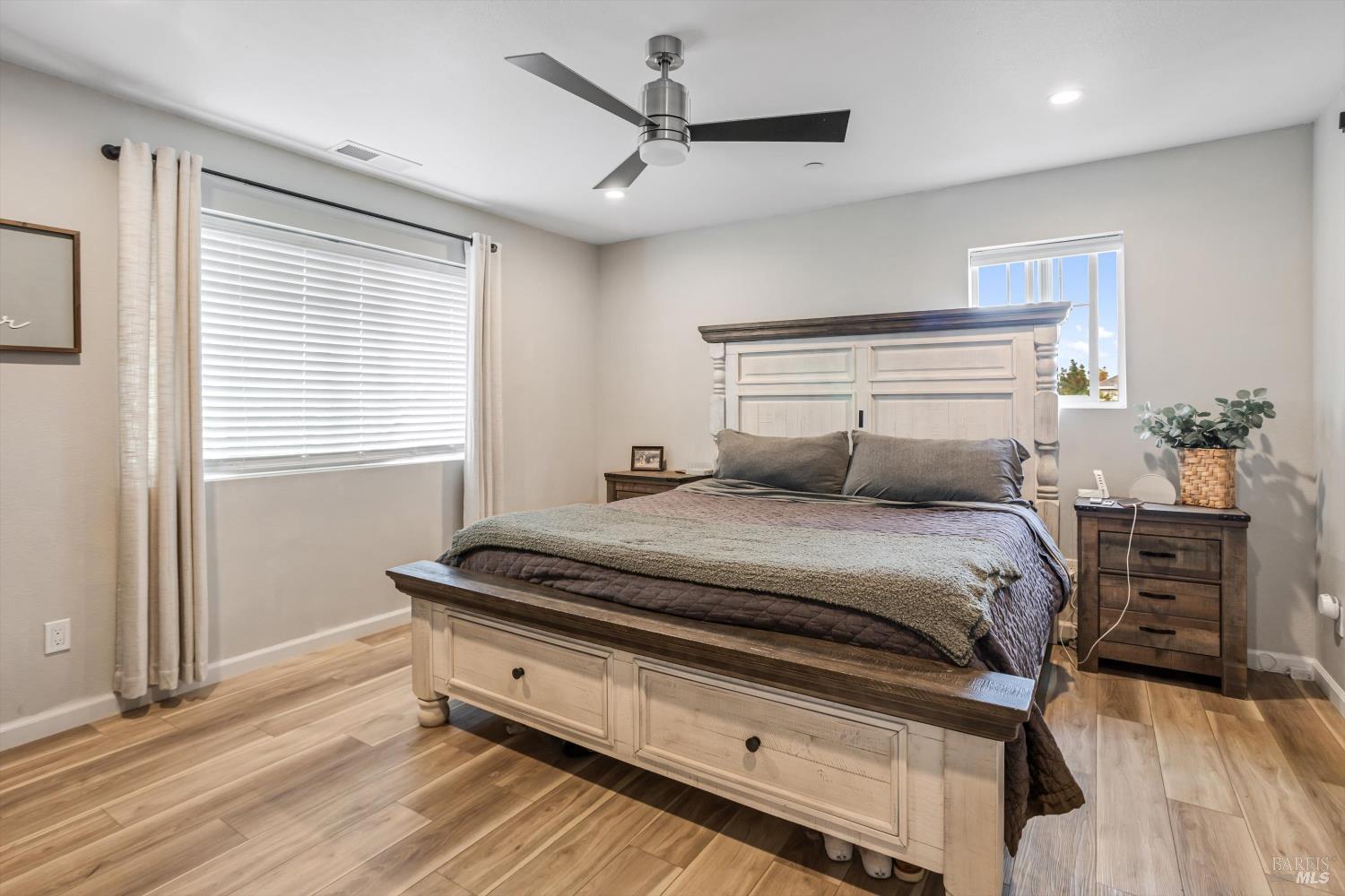 Detail Gallery Image 11 of 24 For 2213 Tapian Way, Santa Rosa,  CA 95403 - 3 Beds | 2/1 Baths