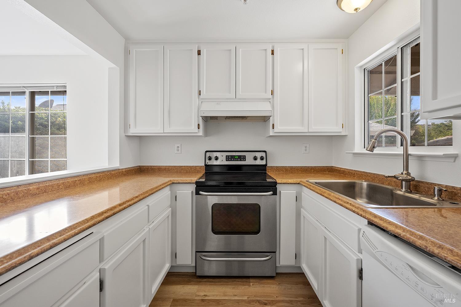 Detail Gallery Image 32 of 43 For 431 University St, Healdsburg,  CA 95448 - – Beds | – Baths