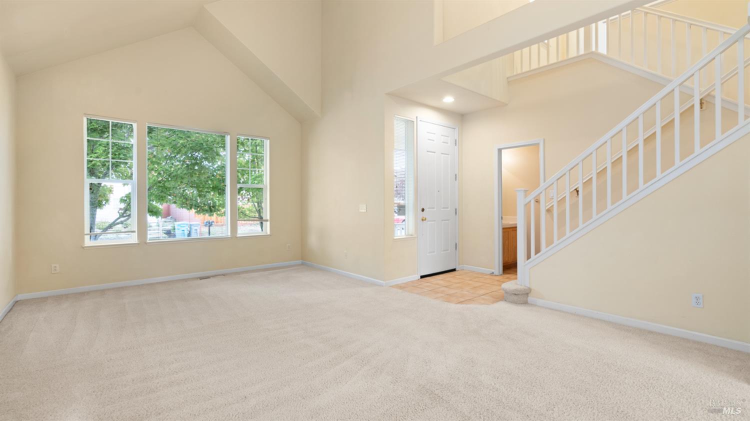 Detail Gallery Image 5 of 39 For 305 Hansbery Way, Santa Rosa,  CA 95409 - 3 Beds | 2/1 Baths