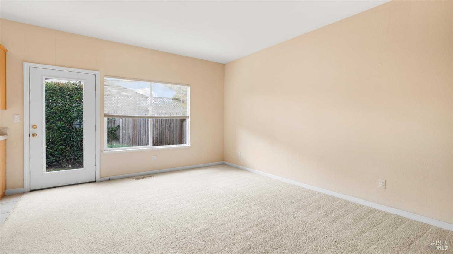 Detail Gallery Image 11 of 39 For 305 Hansbery Way, Santa Rosa,  CA 95409 - 3 Beds | 2/1 Baths