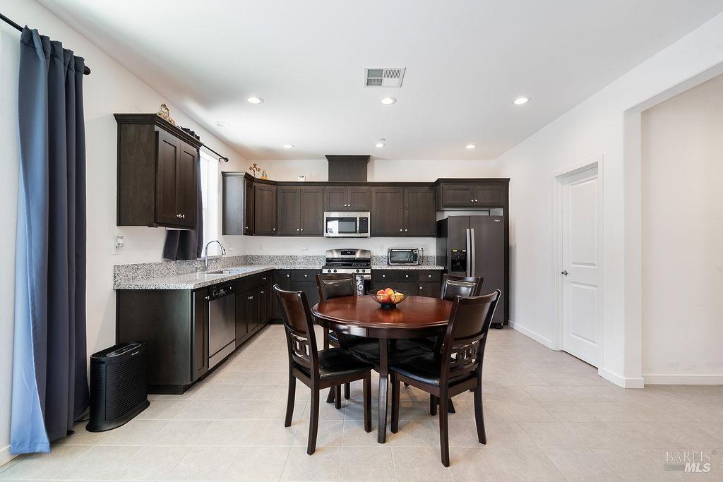 Detail Gallery Image 7 of 48 For 1401 Jamboree Dr, Fairfield,  CA 94533 - 3 Beds | 2/1 Baths