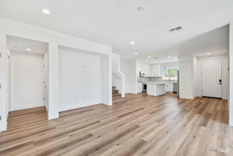 Detail Gallery Image 5 of 30 For 2716 Amora Cir, Santa Rosa,  CA 95407 - 3 Beds | 4/1 Baths