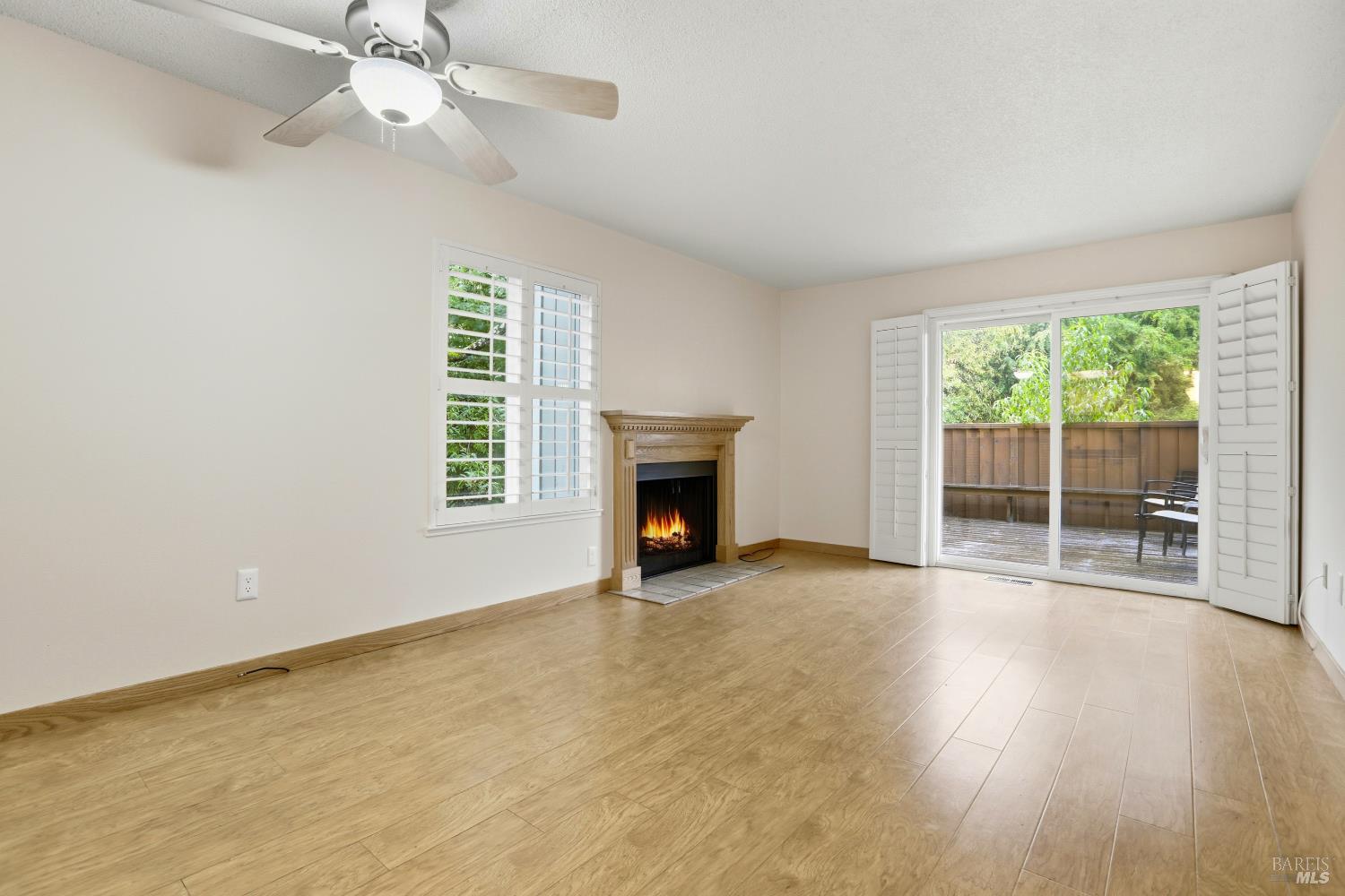 Detail Gallery Image 4 of 21 For 866 Tamalpais Ave a,  Novato,  CA 94947 - 1 Beds | 1 Baths