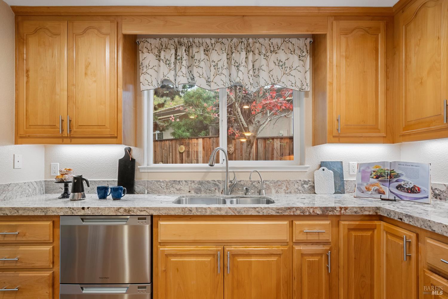 Detail Gallery Image 16 of 68 For 18 Tuscany Ct, Napa,  CA 94558 - 3 Beds | 2/1 Baths