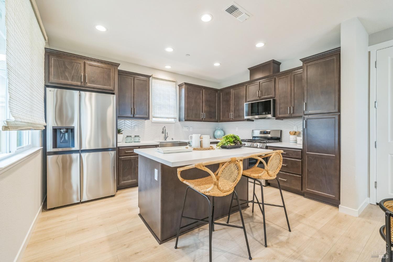 Detail Gallery Image 4 of 19 For 2324 Serenity Dr, Rio Vista,  CA 94571 - 2 Beds | 2/1 Baths