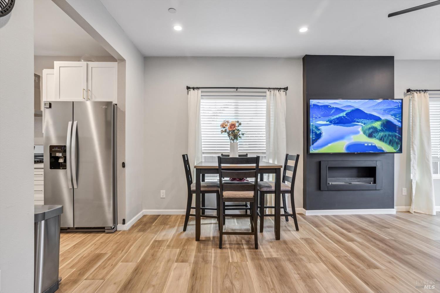 Detail Gallery Image 7 of 24 For 2213 Tapian Way, Santa Rosa,  CA 95403 - 3 Beds | 2/1 Baths