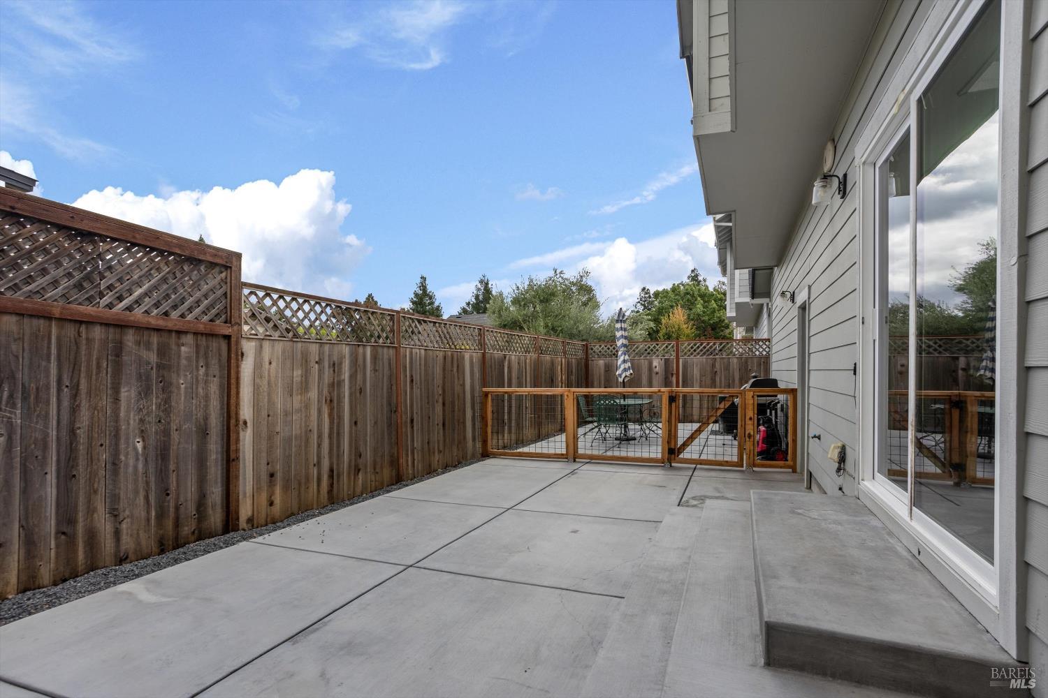 Detail Gallery Image 20 of 24 For 2213 Tapian Way, Santa Rosa,  CA 95403 - 3 Beds | 2/1 Baths