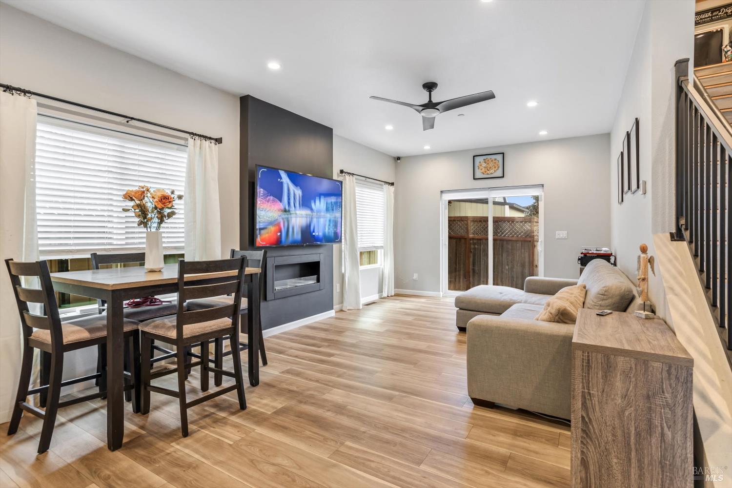 Detail Gallery Image 4 of 24 For 2213 Tapian Way, Santa Rosa,  CA 95403 - 3 Beds | 2/1 Baths