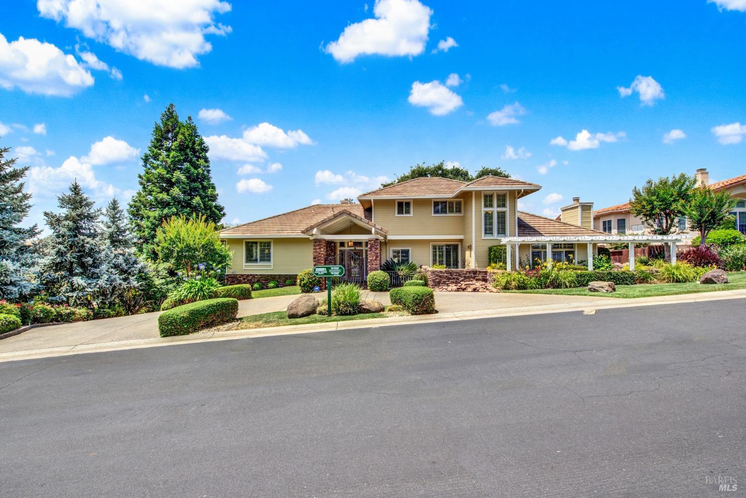 Detail Gallery Image 11 of 99 For 1009 Cypressridge Pl, Fairfield,  CA 94534 - 5 Beds | 4/1 Baths