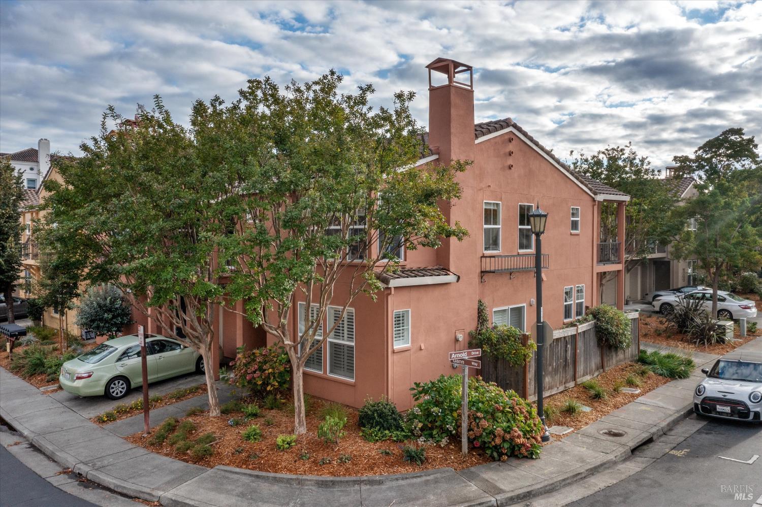 Detail Gallery Image 2 of 38 For 63 Gann Way, Novato,  CA 94949 - 2 Beds | 2/1 Baths