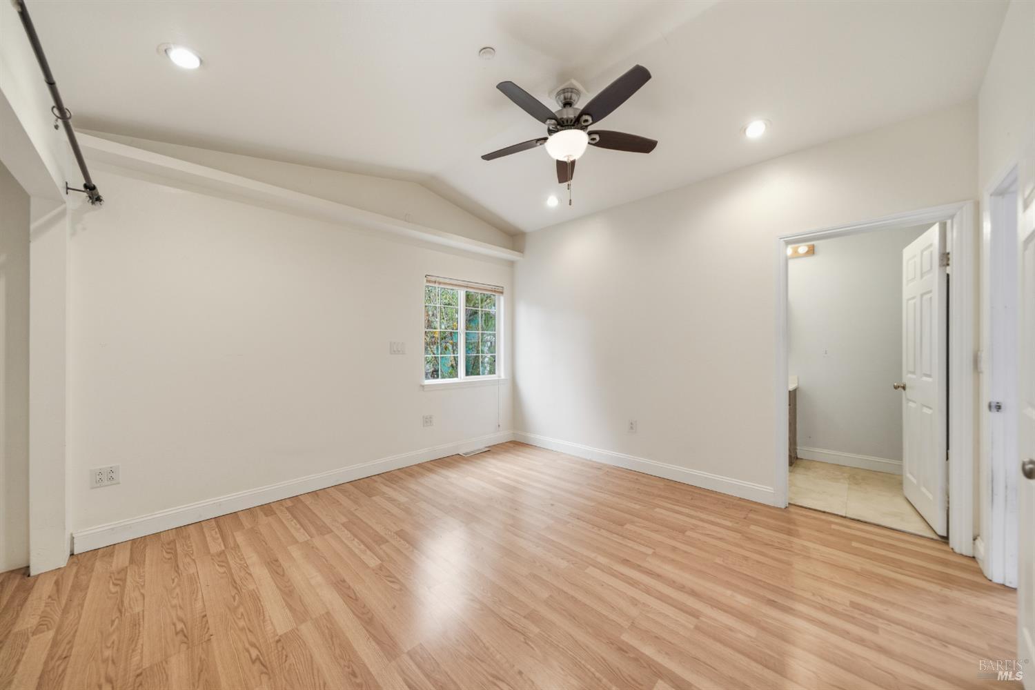 Detail Gallery Image 6 of 52 For 3960 Llano Rd, Santa Rosa,  CA 95407 - 6 Beds | 4 Baths