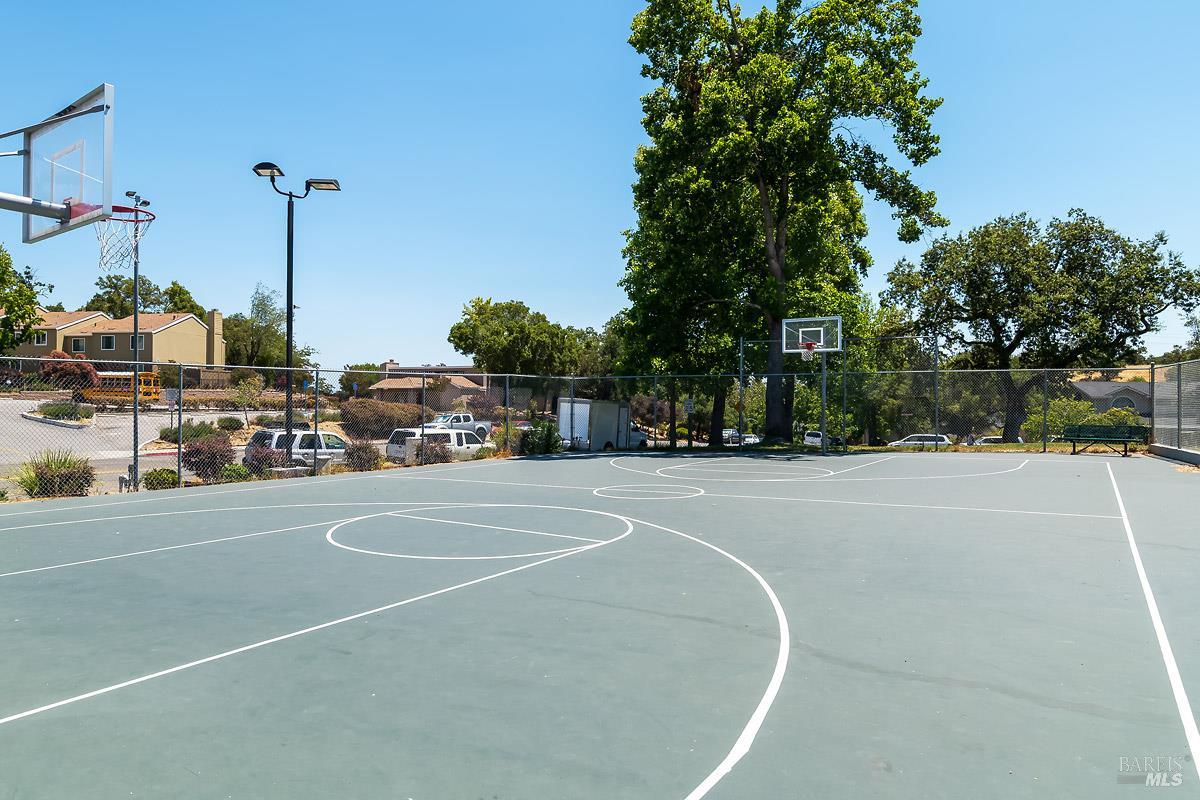 Detail Gallery Image 23 of 24 For 8 Park Crest Ct #C,  Novato,  CA 94947 - 3 Beds | 2/1 Baths