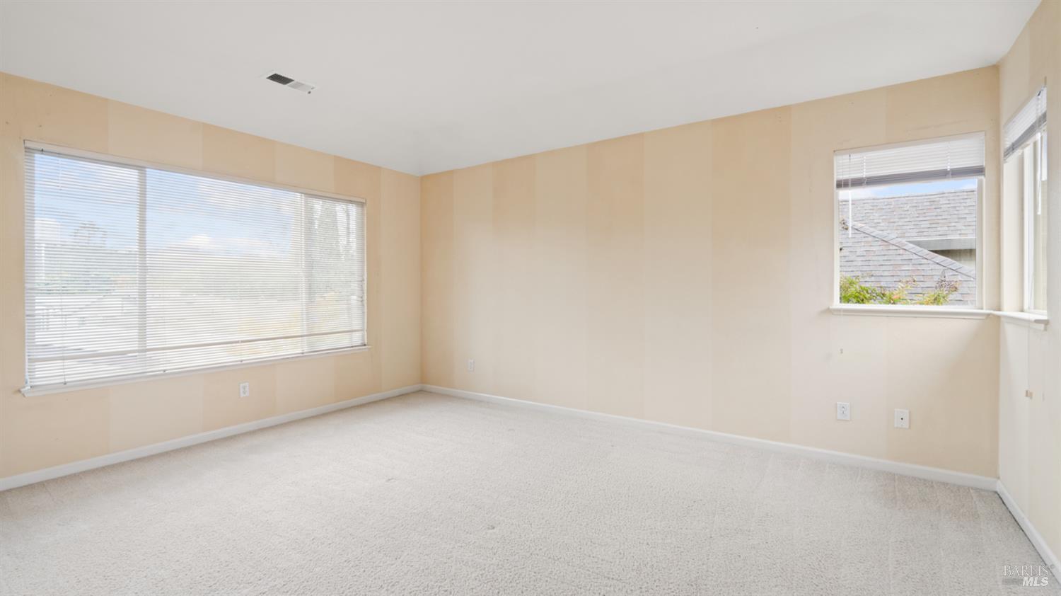 Detail Gallery Image 24 of 39 For 305 Hansbery Way, Santa Rosa,  CA 95409 - 3 Beds | 2/1 Baths