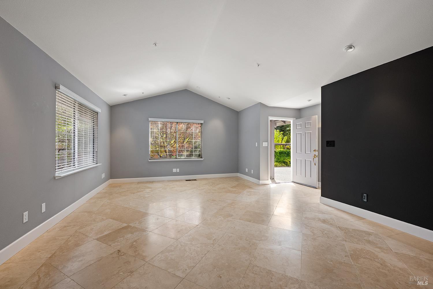 Detail Gallery Image 14 of 43 For 431 University St, Healdsburg,  CA 95448 - – Beds | – Baths