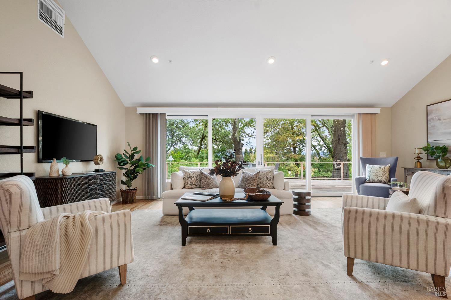 Detail Gallery Image 25 of 68 For 18 Tuscany Ct, Napa,  CA 94558 - 3 Beds | 2/1 Baths