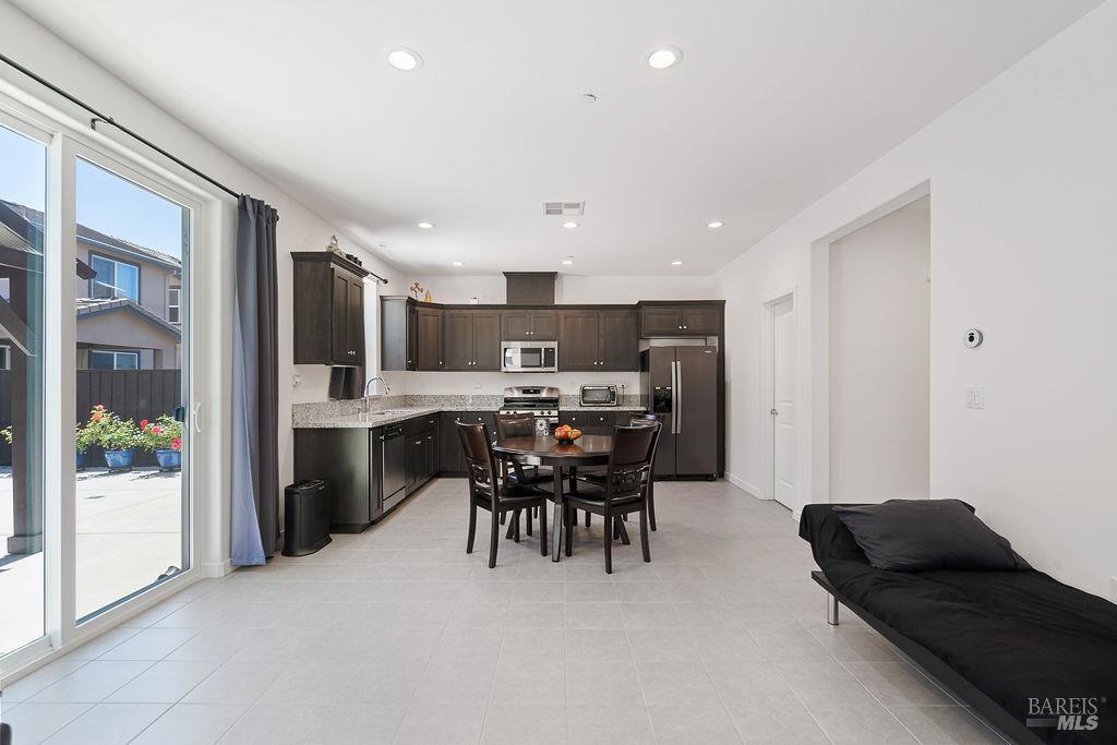 Detail Gallery Image 14 of 48 For 1401 Jamboree Dr, Fairfield,  CA 94533 - 3 Beds | 2/1 Baths