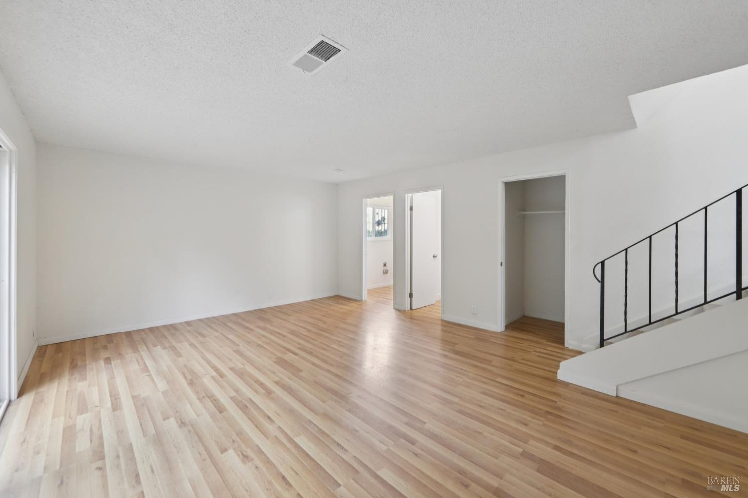 Detail Gallery Image 17 of 46 For 240 Parkview Ter, Vallejo,  CA 94589 - 3 Beds | 2/1 Baths