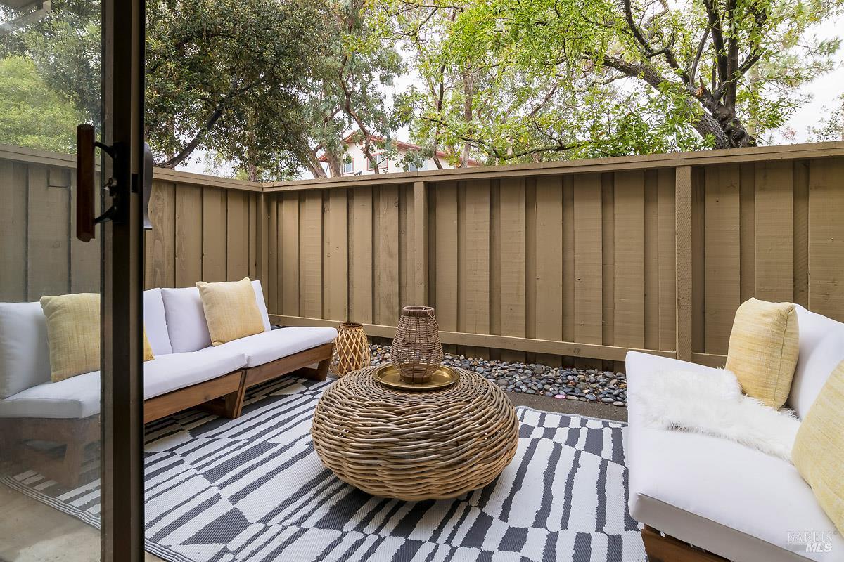 Detail Gallery Image 5 of 24 For 8 Park Crest Ct #C,  Novato,  CA 94947 - 3 Beds | 2/1 Baths