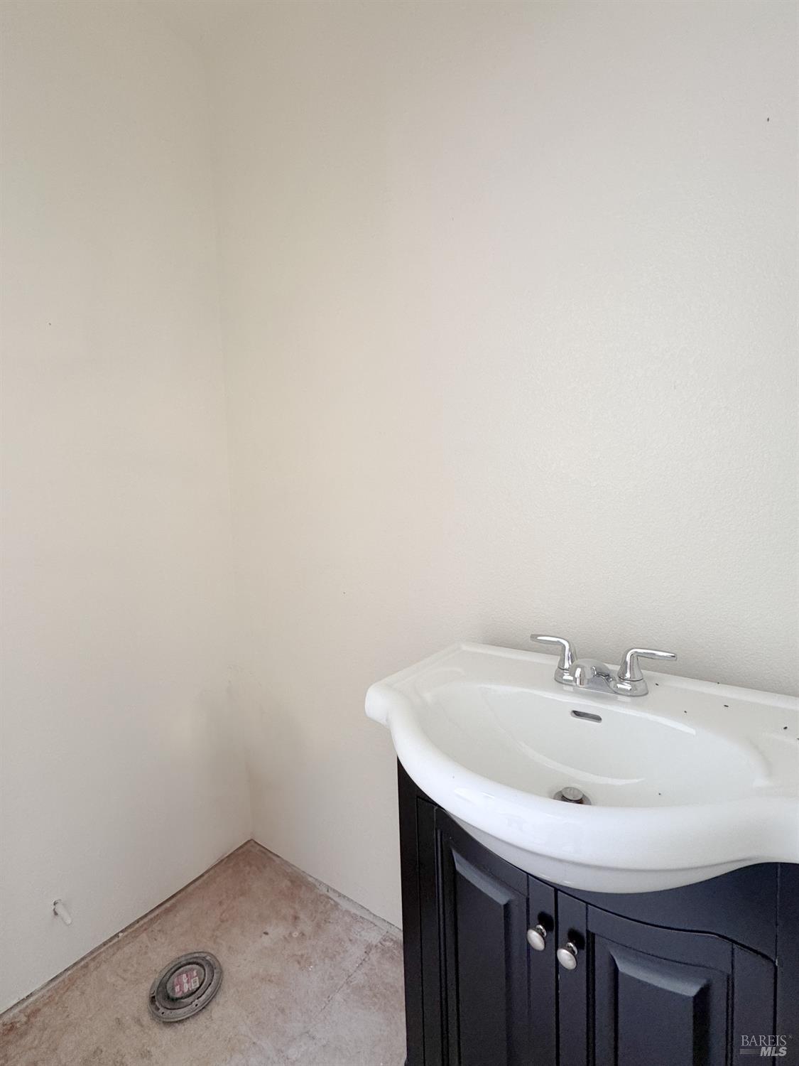 Detail Gallery Image 15 of 29 For 24511 Cypress Dr, Willits,  CA 95490 - 3 Beds | 2/1 Baths