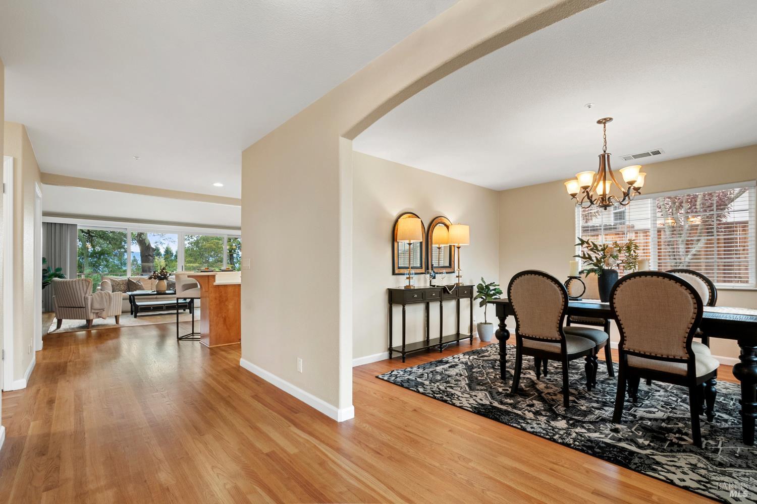Detail Gallery Image 10 of 68 For 18 Tuscany Ct, Napa,  CA 94558 - 3 Beds | 2/1 Baths