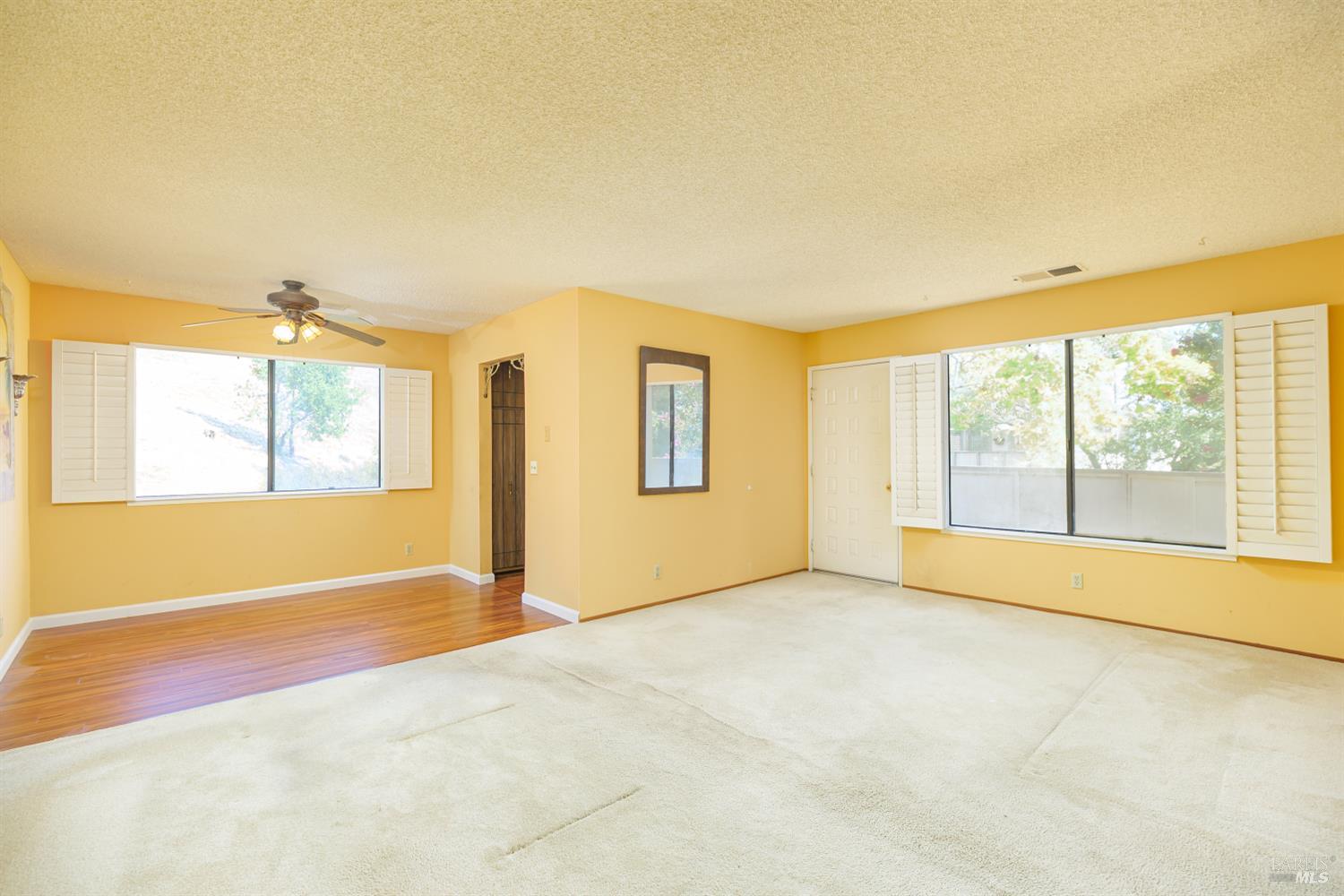 Detail Gallery Image 8 of 21 For 306 Silvio Ln, Novato,  CA 94947 - 2 Beds | 1 Baths