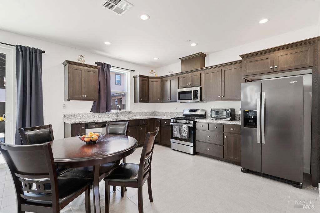 Detail Gallery Image 6 of 48 For 1401 Jamboree Dr, Fairfield,  CA 94533 - 3 Beds | 2/1 Baths