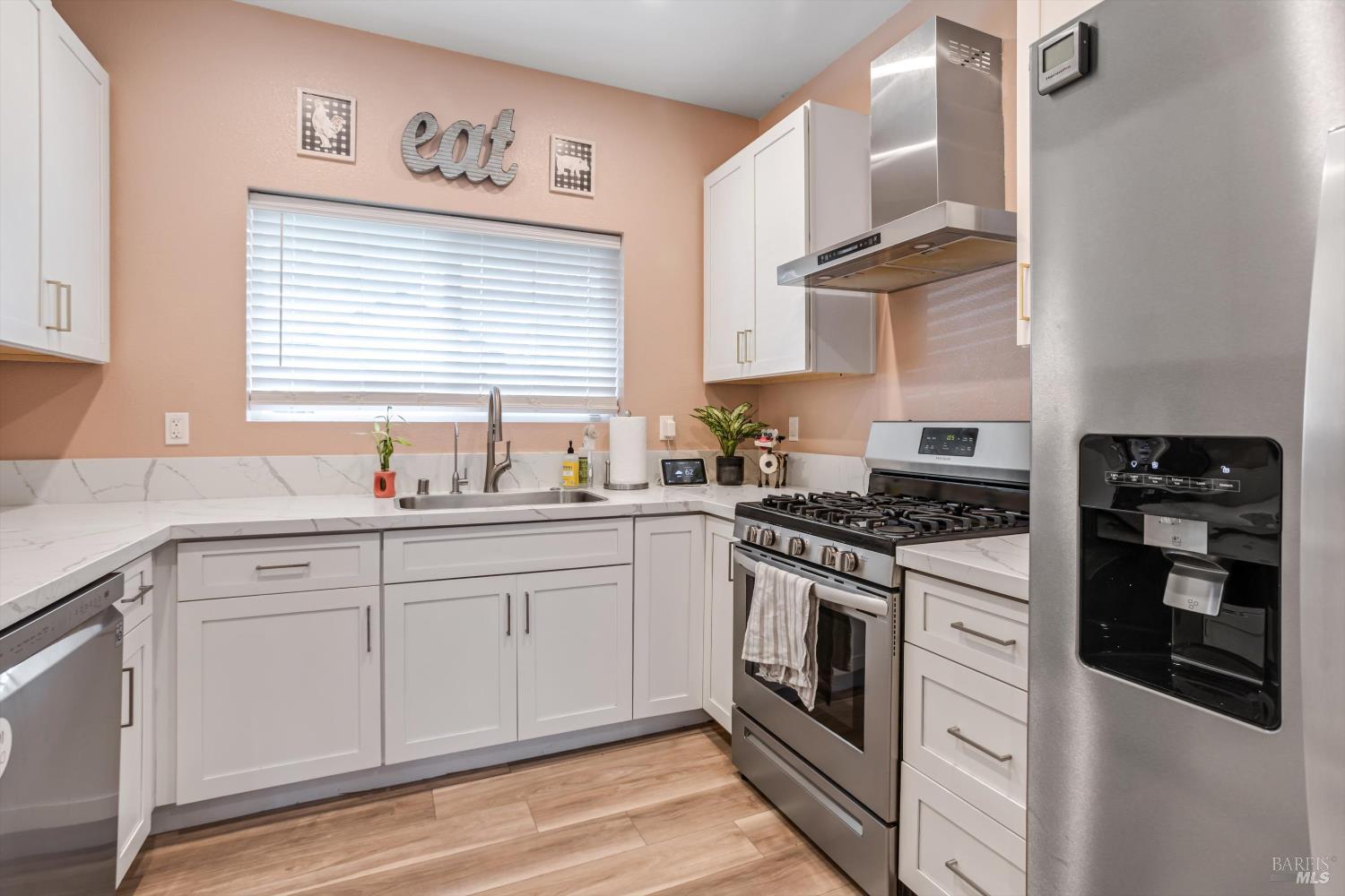 Detail Gallery Image 9 of 24 For 2213 Tapian Way, Santa Rosa,  CA 95403 - 3 Beds | 2/1 Baths