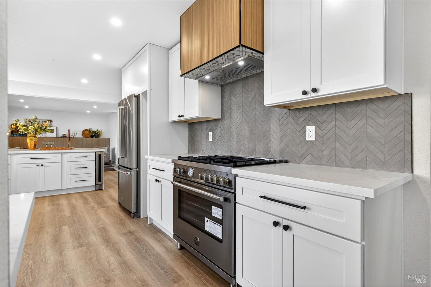 Detail Gallery Image 21 of 67 For 690 Holly Ave, Rohnert Park,  CA 94928 - 5 Beds | 3 Baths