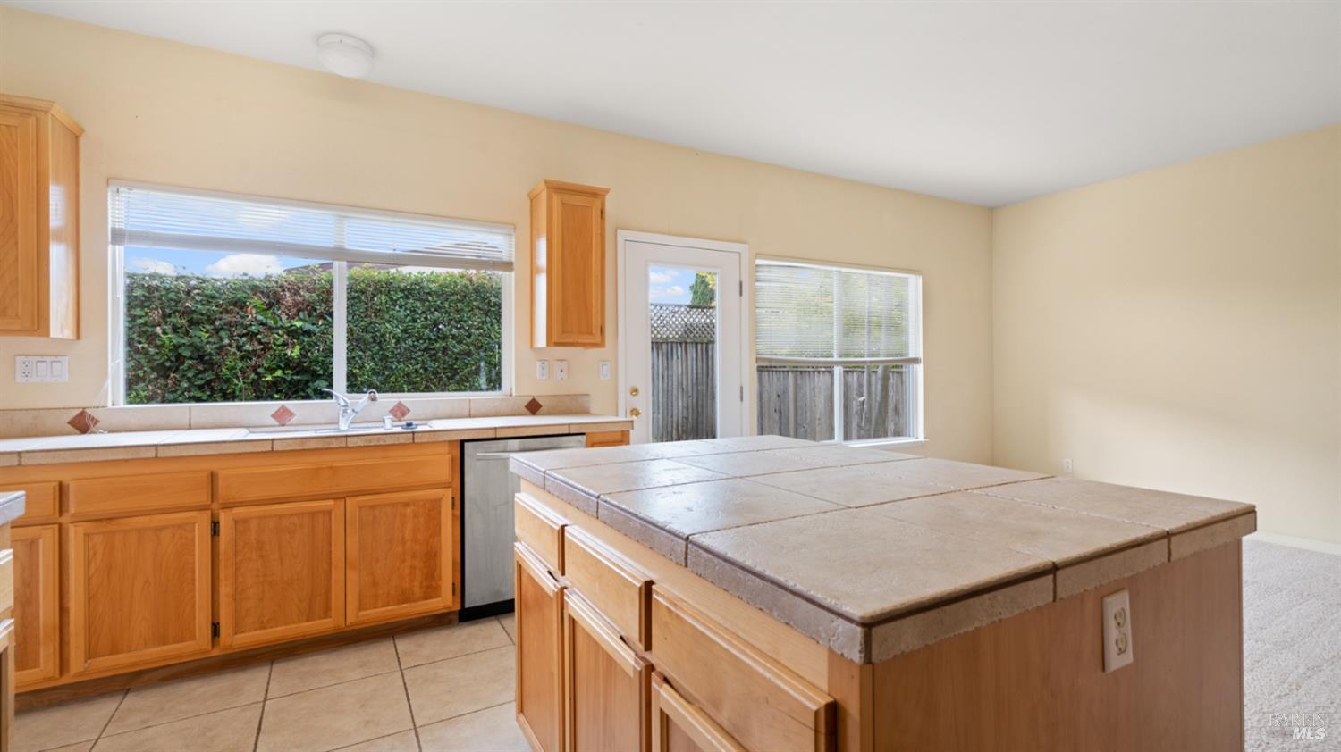 Detail Gallery Image 18 of 39 For 305 Hansbery Way, Santa Rosa,  CA 95409 - 3 Beds | 2/1 Baths
