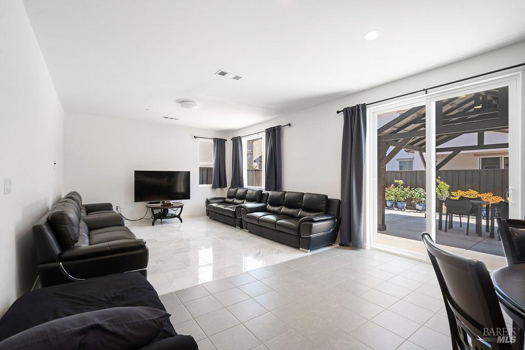 Detail Gallery Image 11 of 48 For 1401 Jamboree Dr, Fairfield,  CA 94533 - 3 Beds | 2/1 Baths