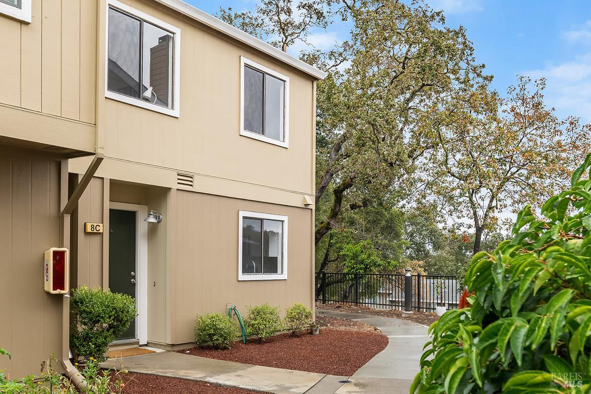 Detail Gallery Image 20 of 24 For 8 Park Crest Ct #C,  Novato,  CA 94947 - 3 Beds | 2/1 Baths