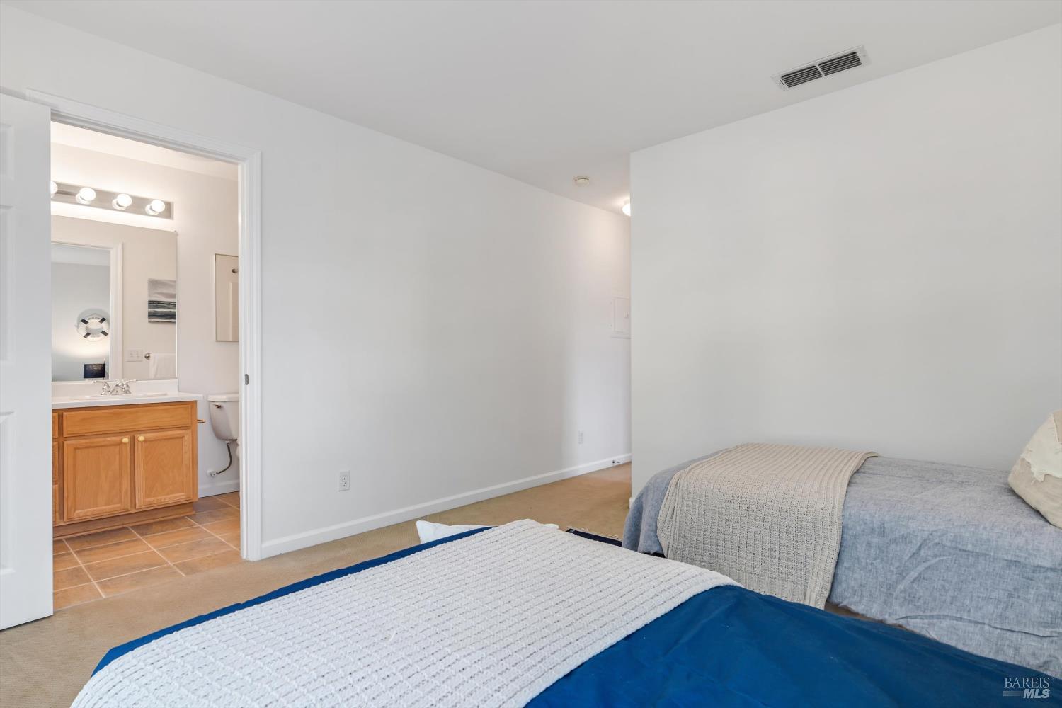 Detail Gallery Image 26 of 38 For 63 Gann Way, Novato,  CA 94949 - 2 Beds | 2/1 Baths