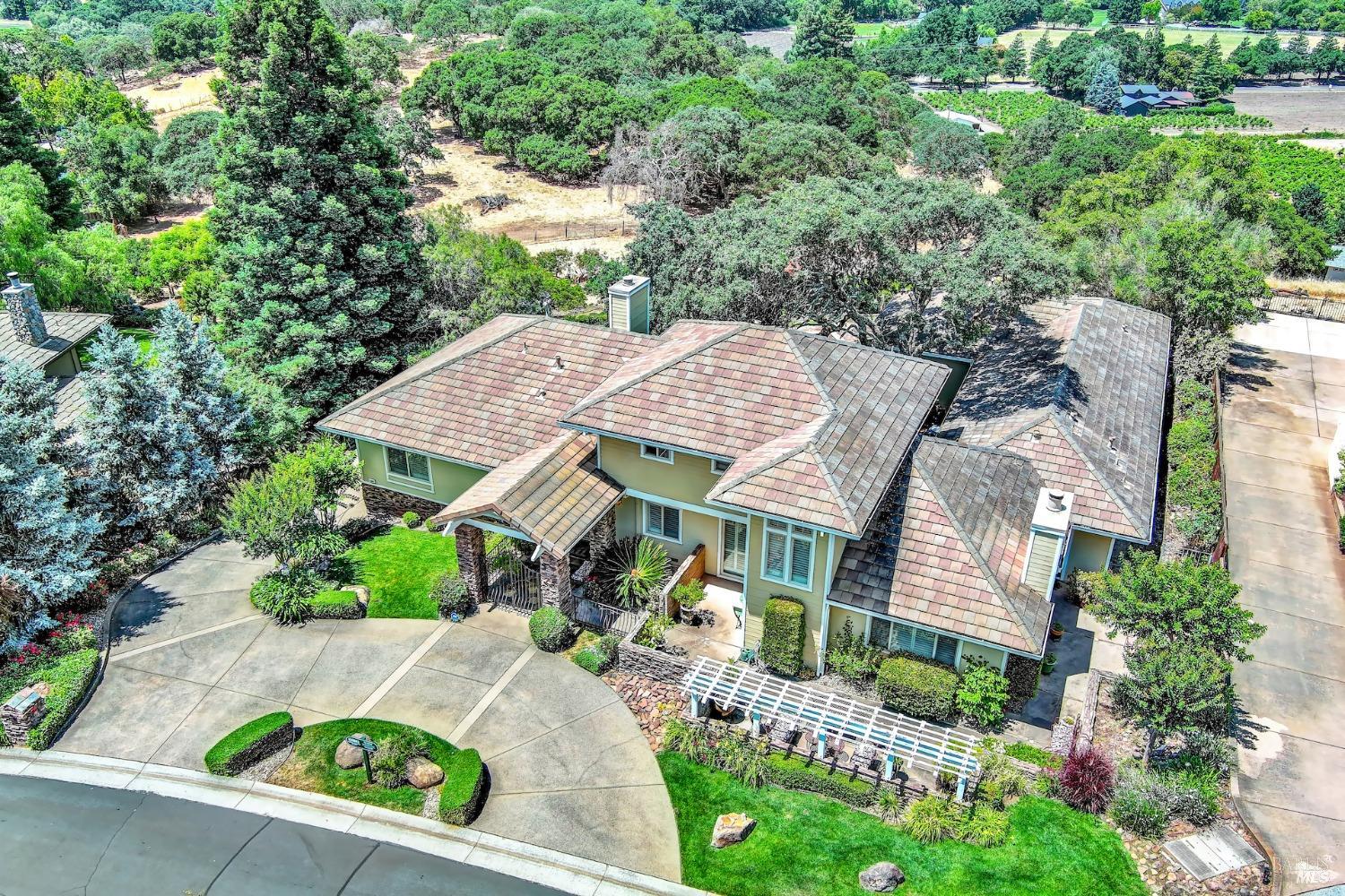 Detail Gallery Image 5 of 99 For 1009 Cypressridge Pl, Fairfield,  CA 94534 - 5 Beds | 4/1 Baths