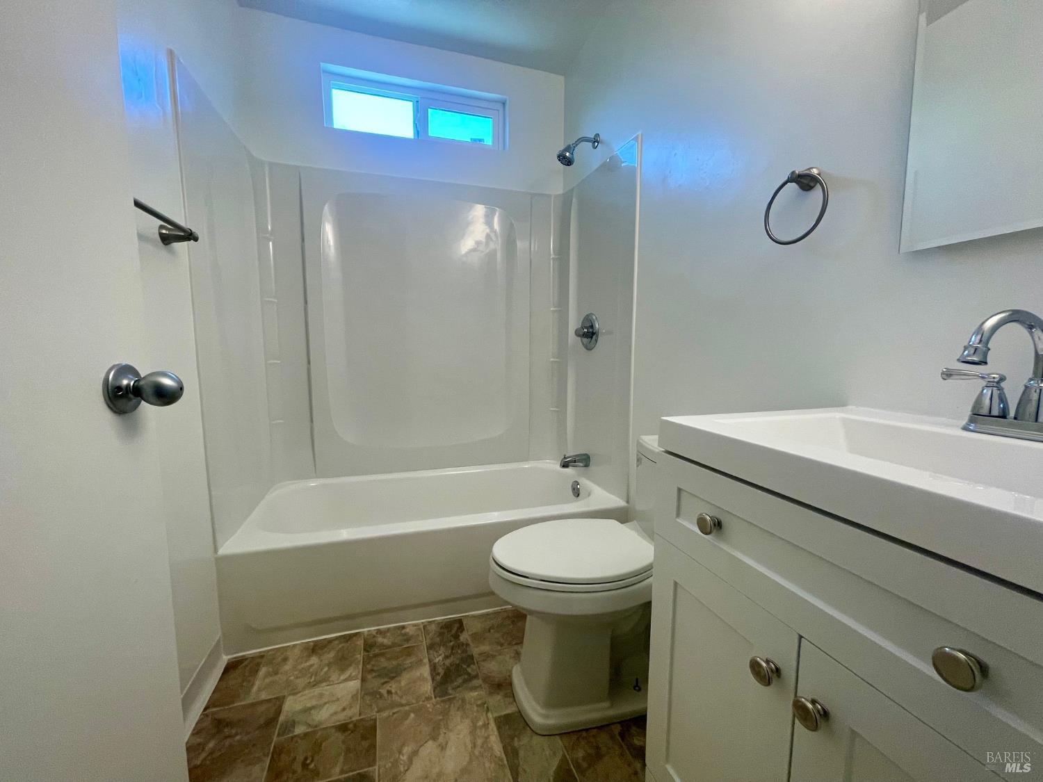 Detail Gallery Image 14 of 34 For 1930 L Ellenburg St, Vallejo,  CA 94590 - 5 Beds | 2 Baths