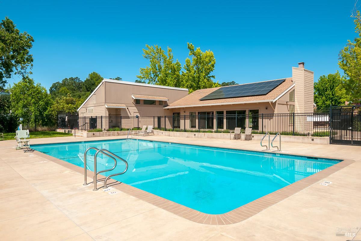 Detail Gallery Image 22 of 24 For 8 Park Crest Ct #C,  Novato,  CA 94947 - 3 Beds | 2/1 Baths