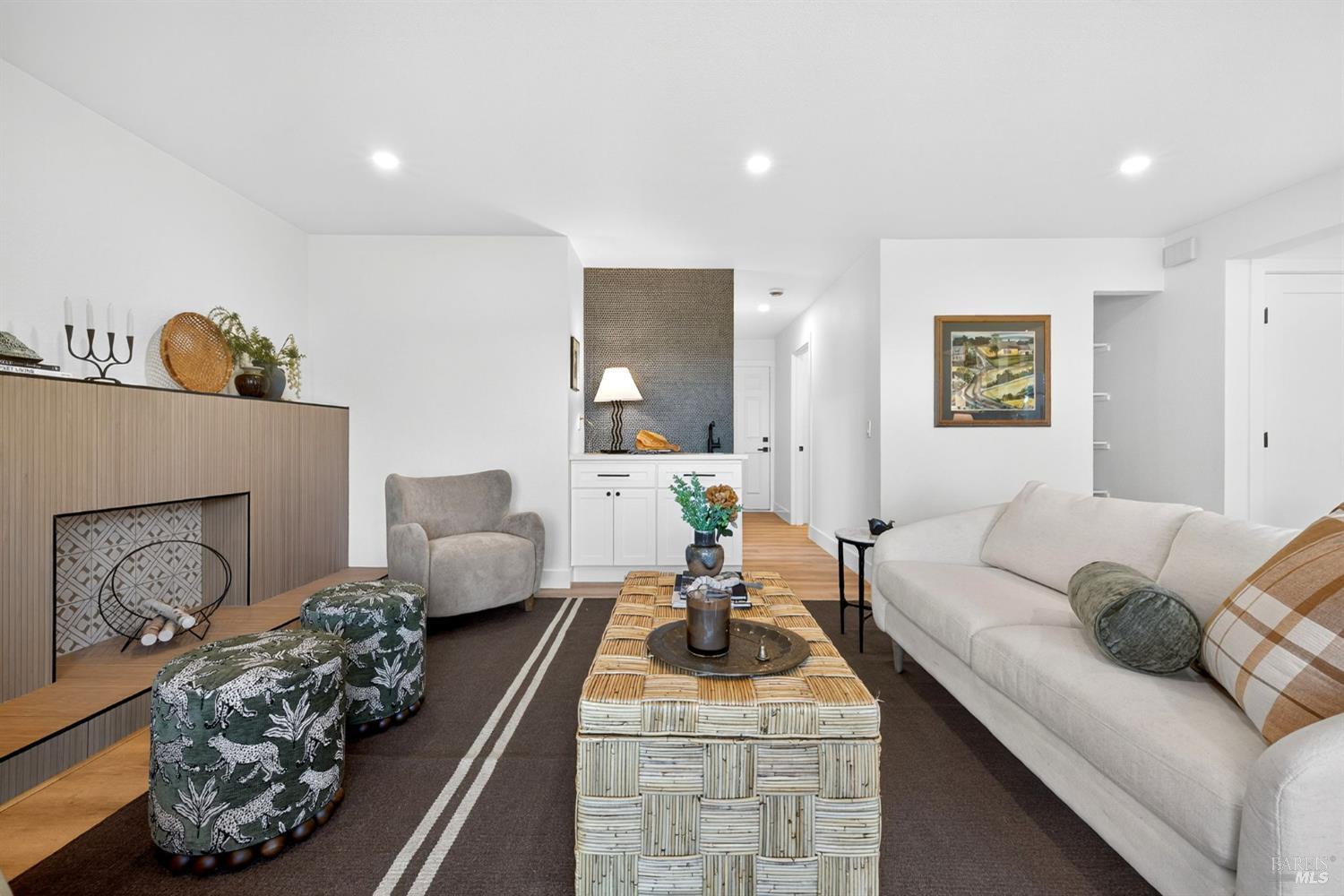 Detail Gallery Image 32 of 67 For 690 Holly Ave, Rohnert Park,  CA 94928 - 5 Beds | 3 Baths