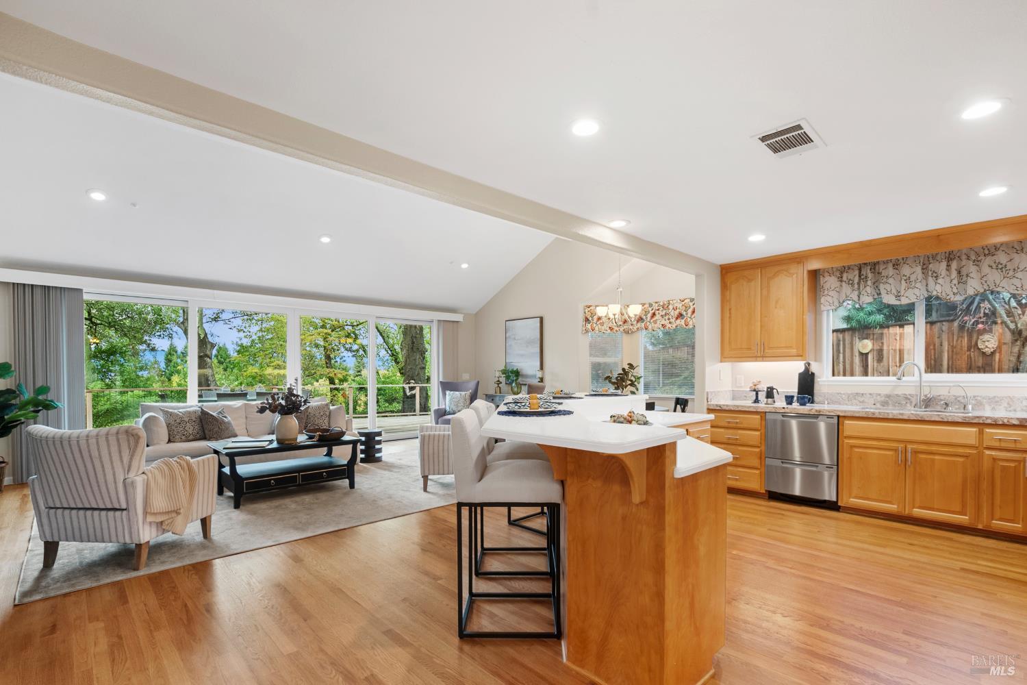 Detail Gallery Image 13 of 68 For 18 Tuscany Ct, Napa,  CA 94558 - 3 Beds | 2/1 Baths