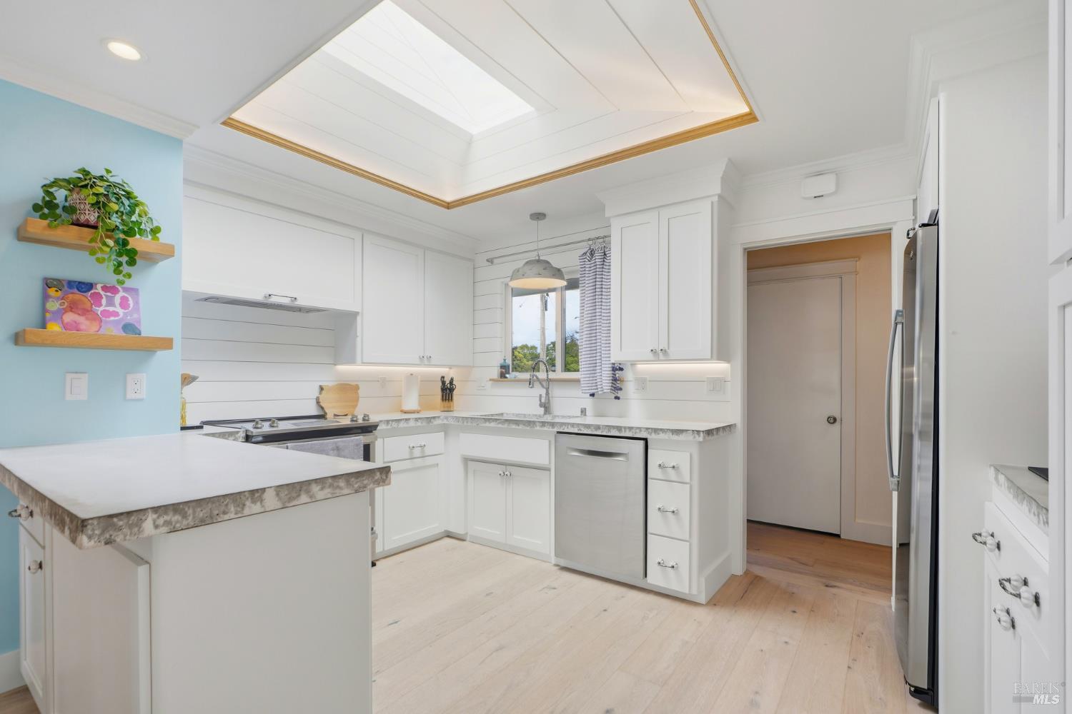 Detail Gallery Image 6 of 31 For 3378 Dartmouth Dr, Santa Rosa,  CA 95405 - 3 Beds | 2 Baths