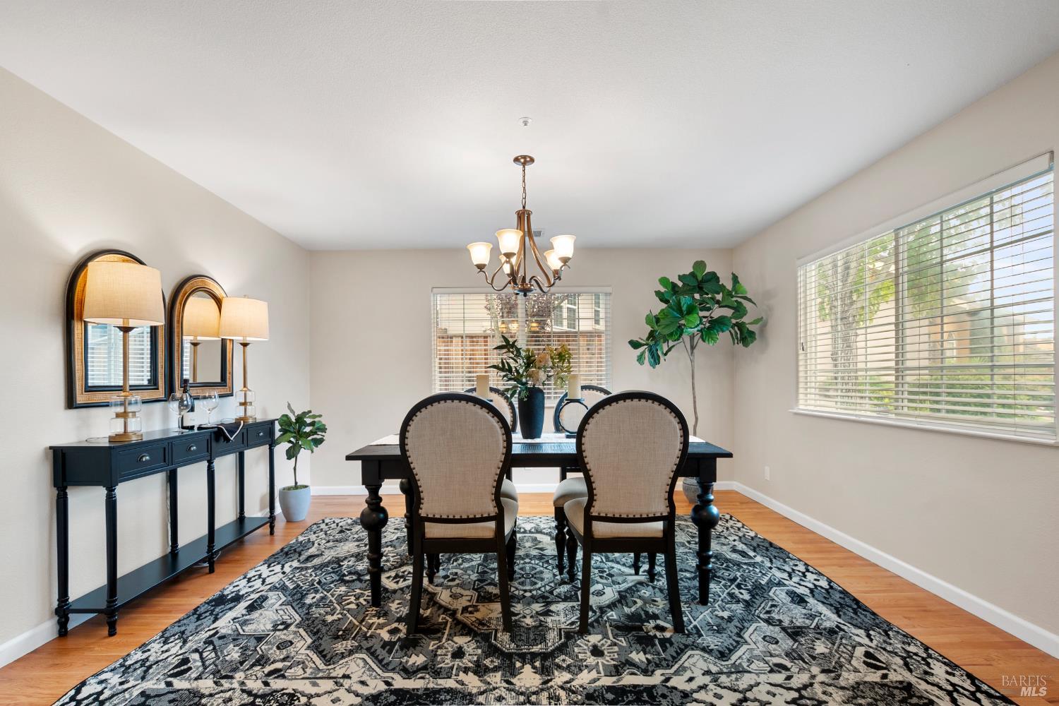 Detail Gallery Image 11 of 68 For 18 Tuscany Ct, Napa,  CA 94558 - 3 Beds | 2/1 Baths