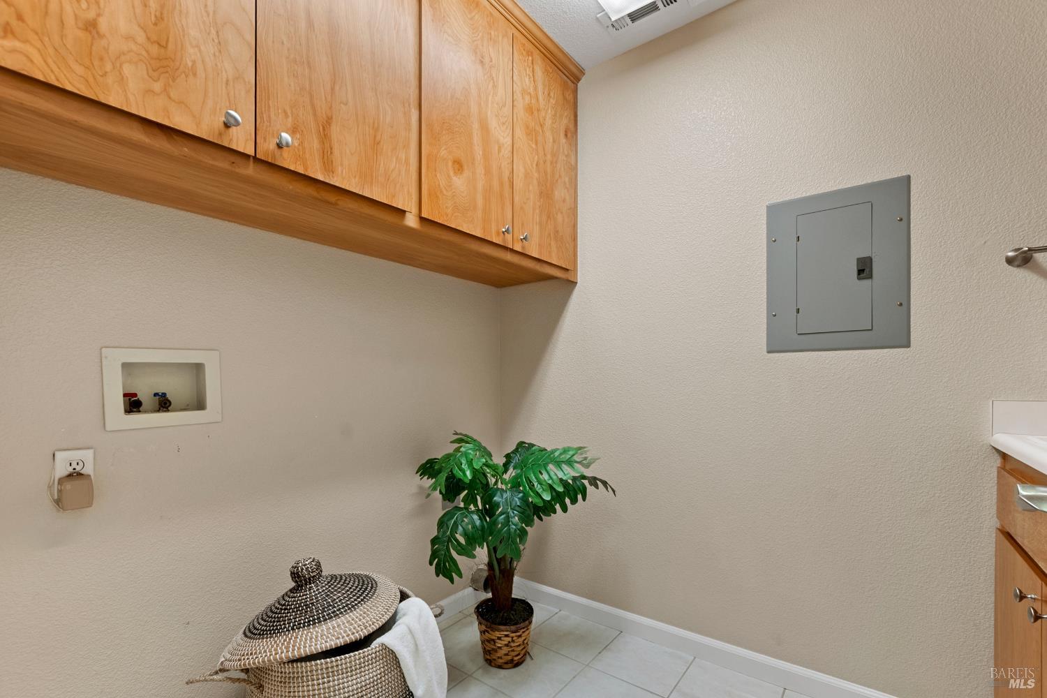 Detail Gallery Image 32 of 68 For 18 Tuscany Ct, Napa,  CA 94558 - 3 Beds | 2/1 Baths
