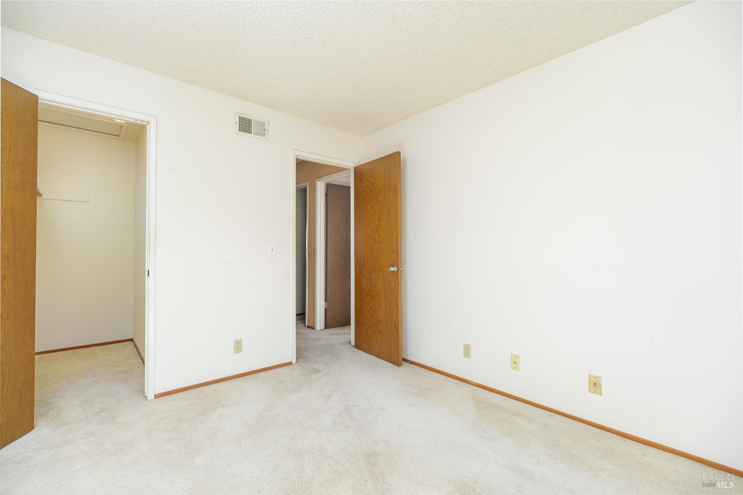 Detail Gallery Image 11 of 21 For 306 Silvio Ln, Novato,  CA 94947 - 2 Beds | 1 Baths