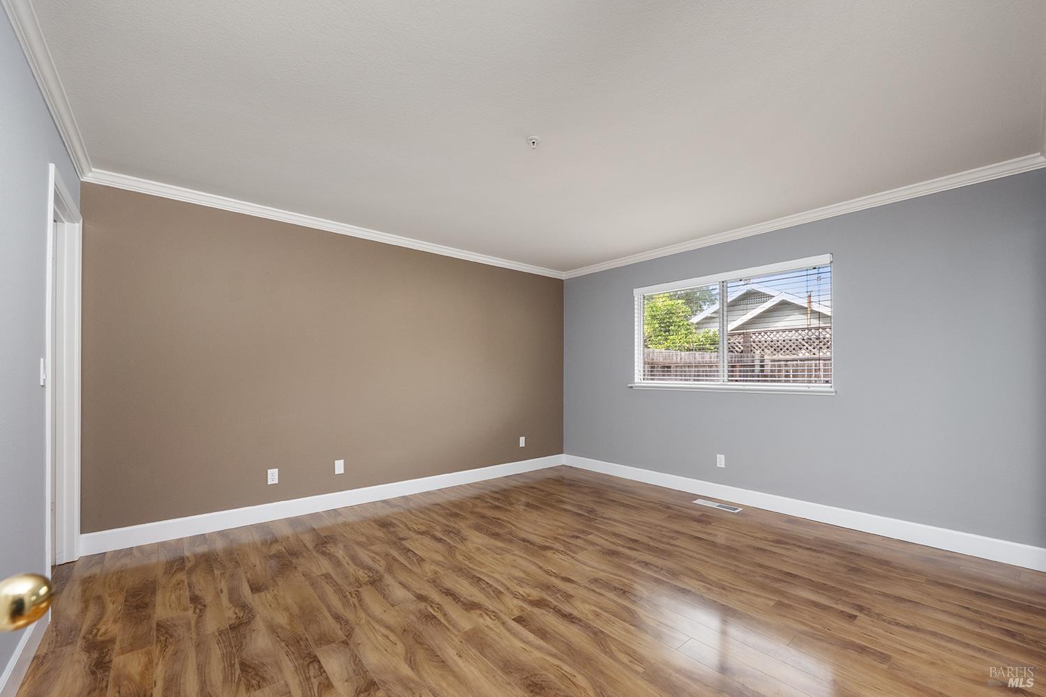 Detail Gallery Image 16 of 43 For 431 University St, Healdsburg,  CA 95448 - 4 Beds | 3 Baths